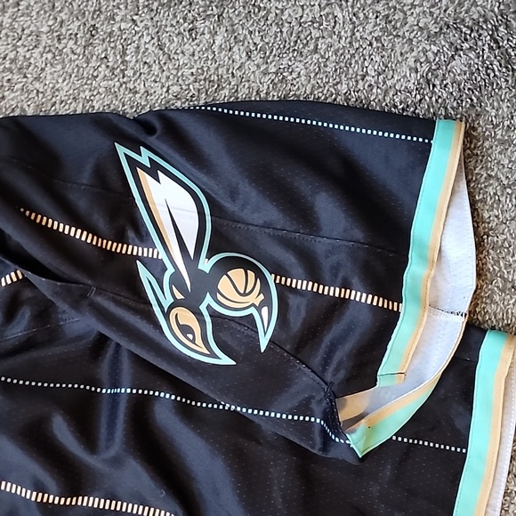 Hornets outfit - Picture 5 of 6